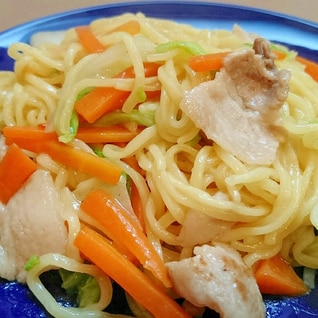 マルちゃん正麺塩味で塩焼きそば風